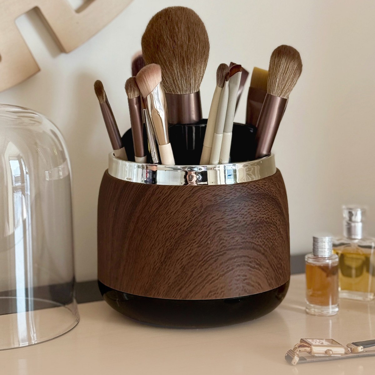 Настольный органайзер для косм – обзор и цена Luxury Skincare And Makeup Brands